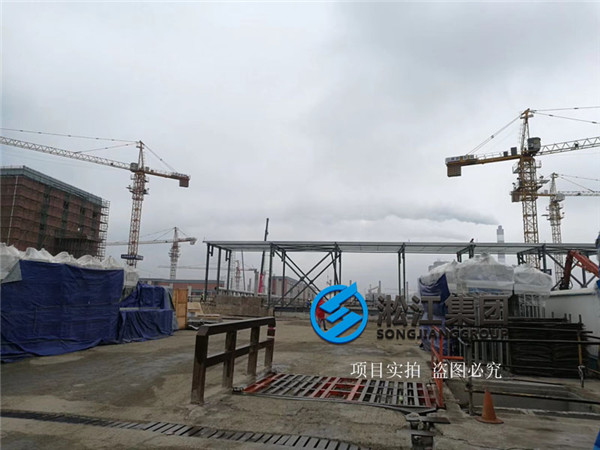 上海市污水处理厂橡胶软接头安装现场 上海市污水处理厂橡胶软接头安装现场